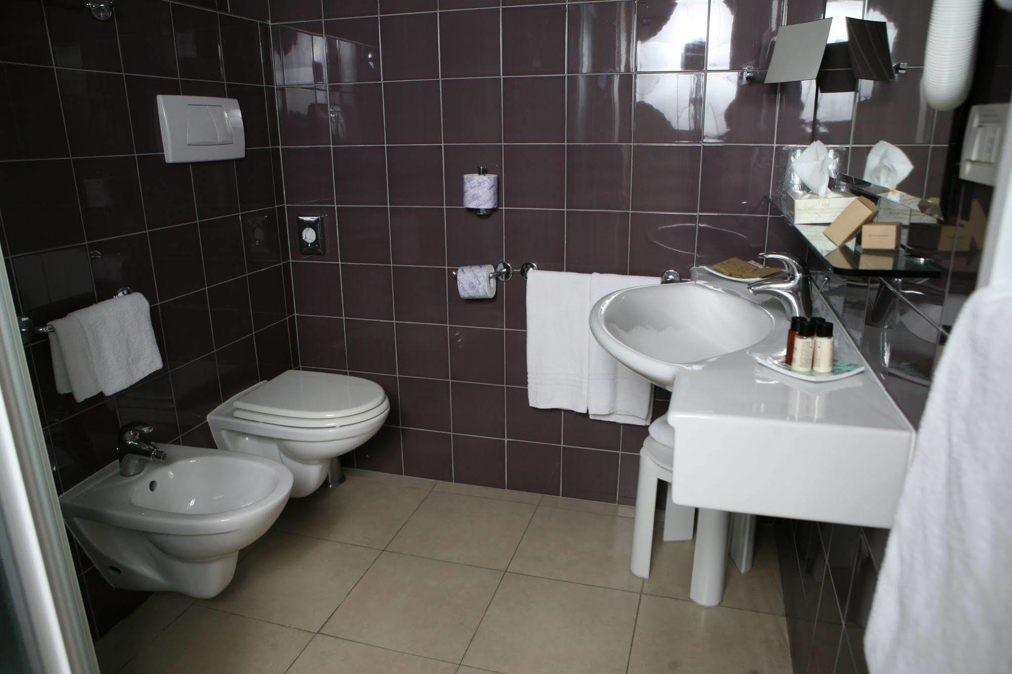 Hotel Michelangelo Мілано-Маріттіма Екстер'єр фото