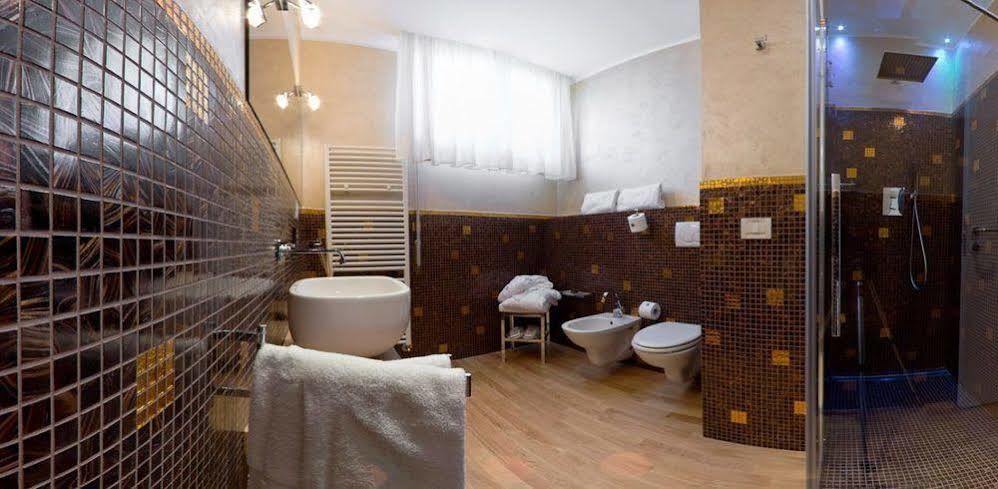 Hotel Michelangelo Мілано-Маріттіма Екстер'єр фото