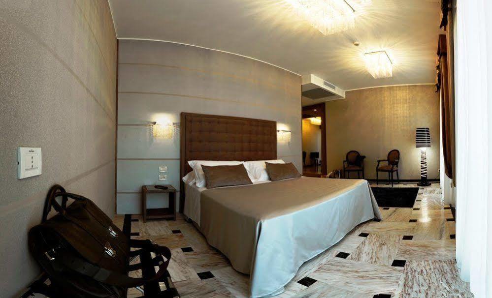 Hotel Michelangelo Мілано-Маріттіма Екстер'єр фото