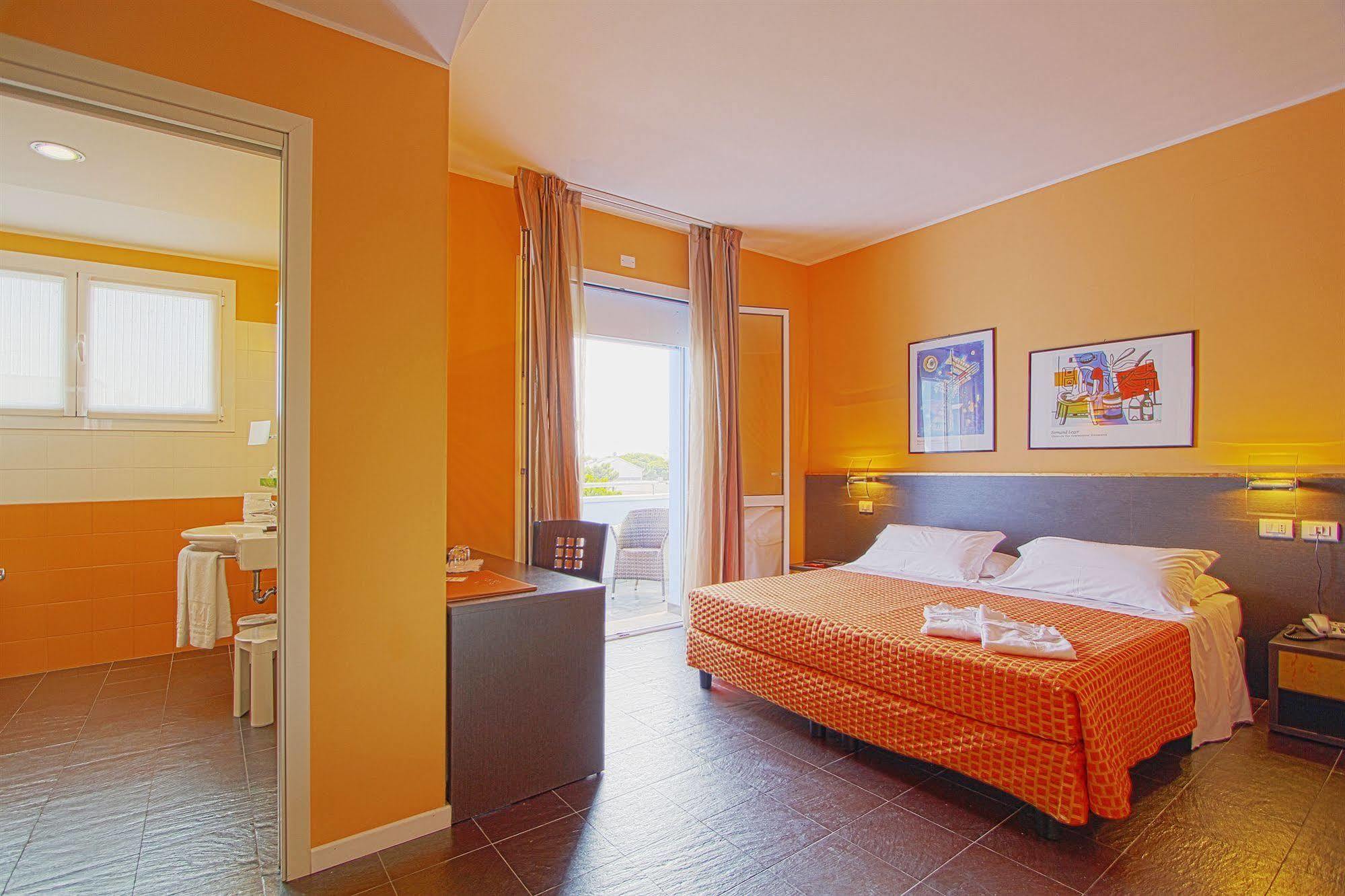 Hotel Michelangelo Мілано-Маріттіма Екстер'єр фото