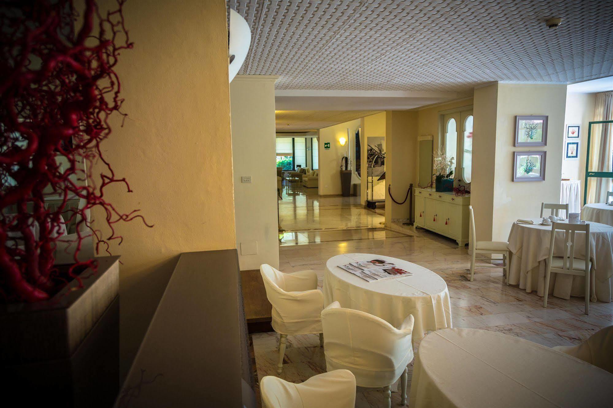 Hotel Michelangelo Мілано-Маріттіма Екстер'єр фото