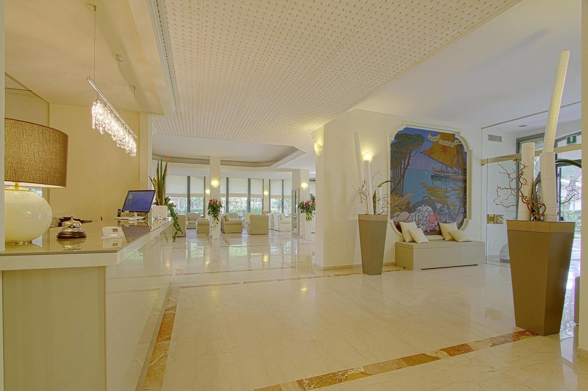Hotel Michelangelo Мілано-Маріттіма Екстер'єр фото